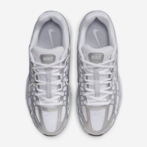 Sapatilhas Nike P-6000 Prateadas e Brancas Para Mulher