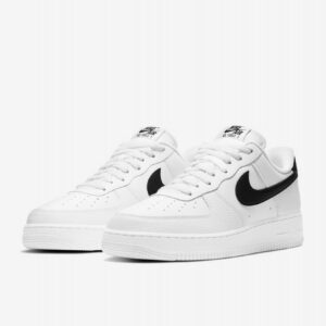 Sapatilhas Nike Air Force 1 07 Brancas e Pretas Para Homem