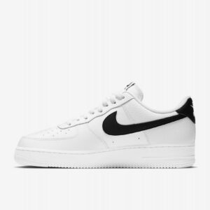 Sapatilhas Nike Air Force 1 07 Brancas e Pretas Para Homem